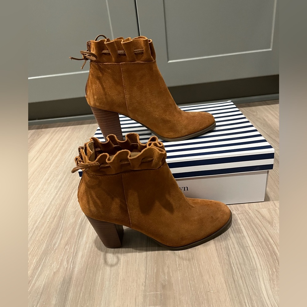 Crown & Ivy Women’s Morcella Suede Ankle Booties